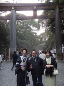 Bersama anak2 muda Jepang berkimono di Kuil Meiji