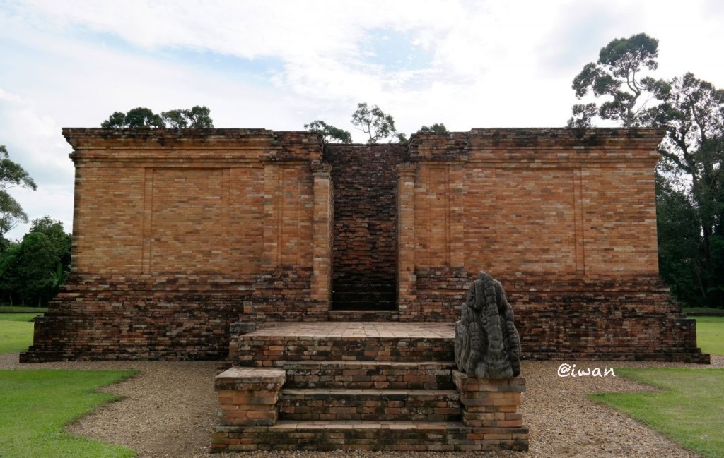 Candi Gumpung yang dibangun pada Abad 8 / photo by junanto taken with Samsung NX300